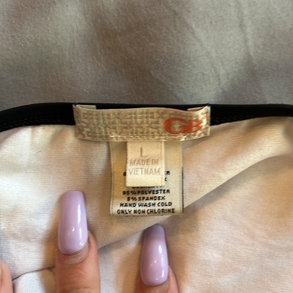 bought from Dillards. strings on bottom and top. Cup s about 32C, or 34D. Cute!! - Picture 4 of 4